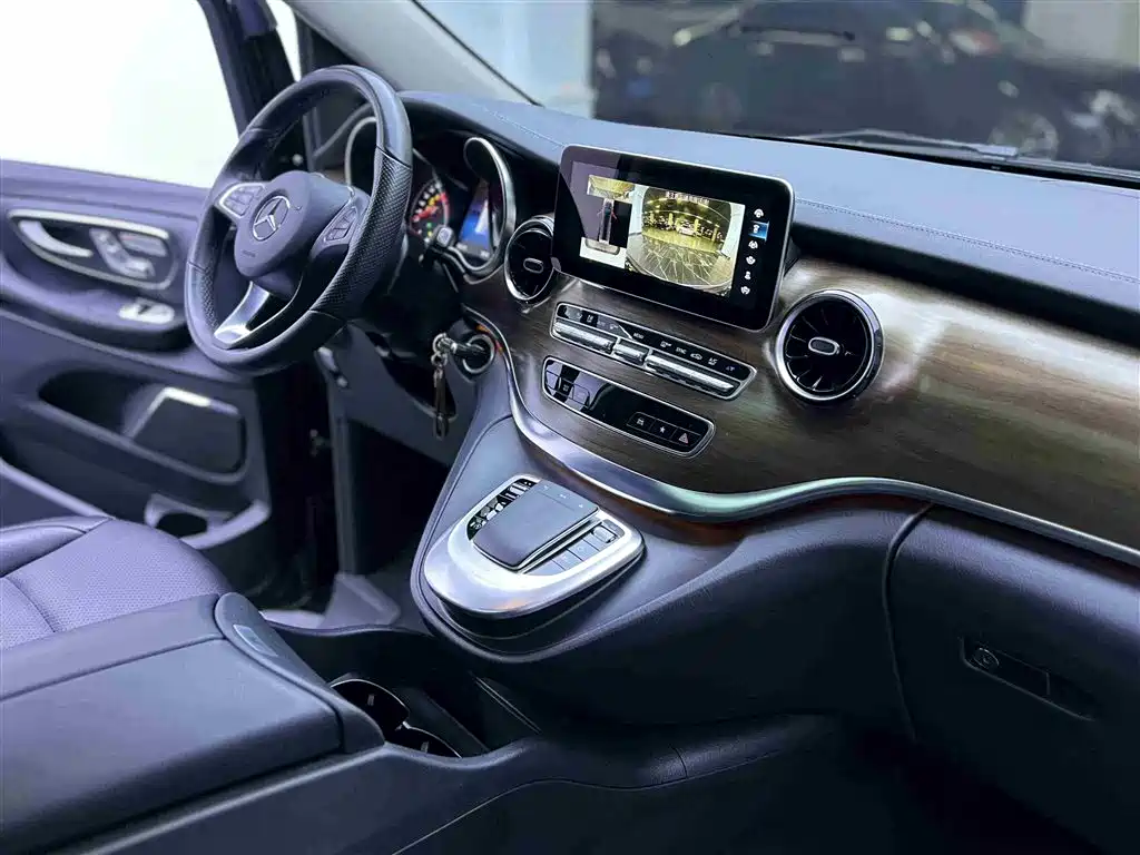 Mercedes-Benz V-Class 2021 V 260 L Long Wheelbase Luxury Edition купить на сайте DeffCars