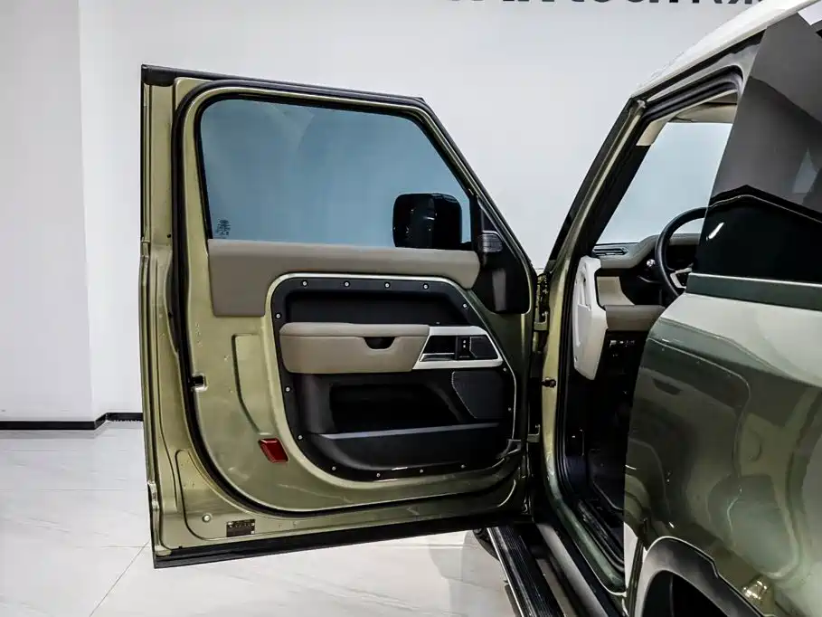 Land Rover Defender 2021 90 P400 Classic Reissue купить на сайте DeffCars
