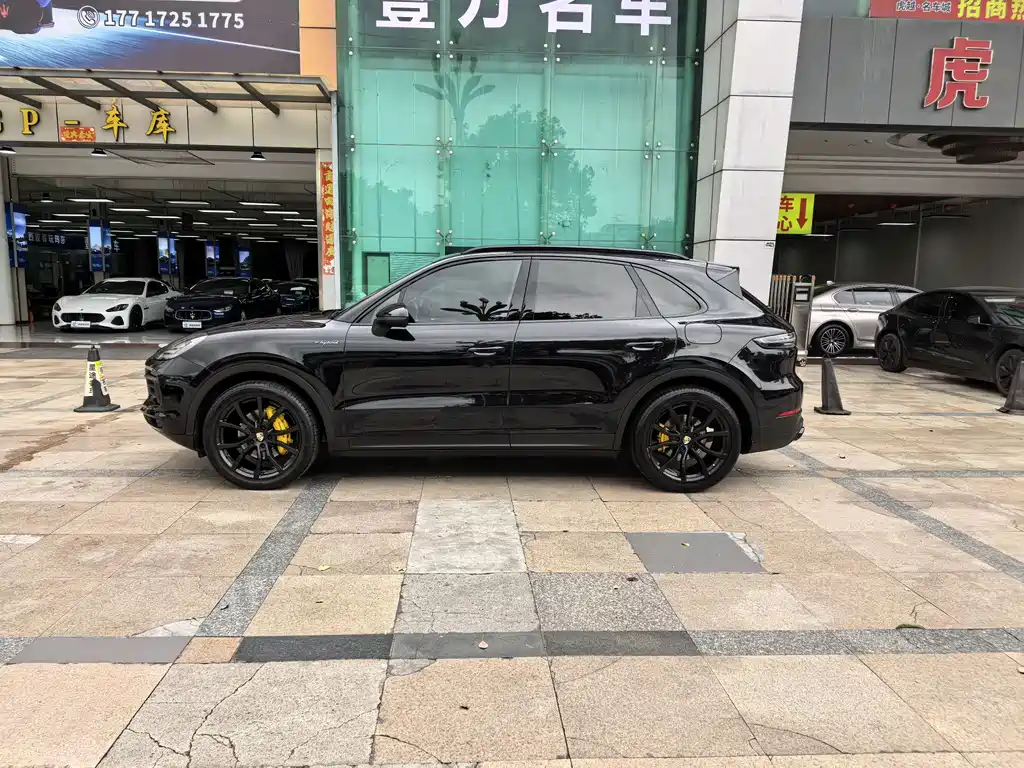 Cayenne New Energy 2021 Cayenne E-Hybrid 2.0T купить на сайте DeffCars