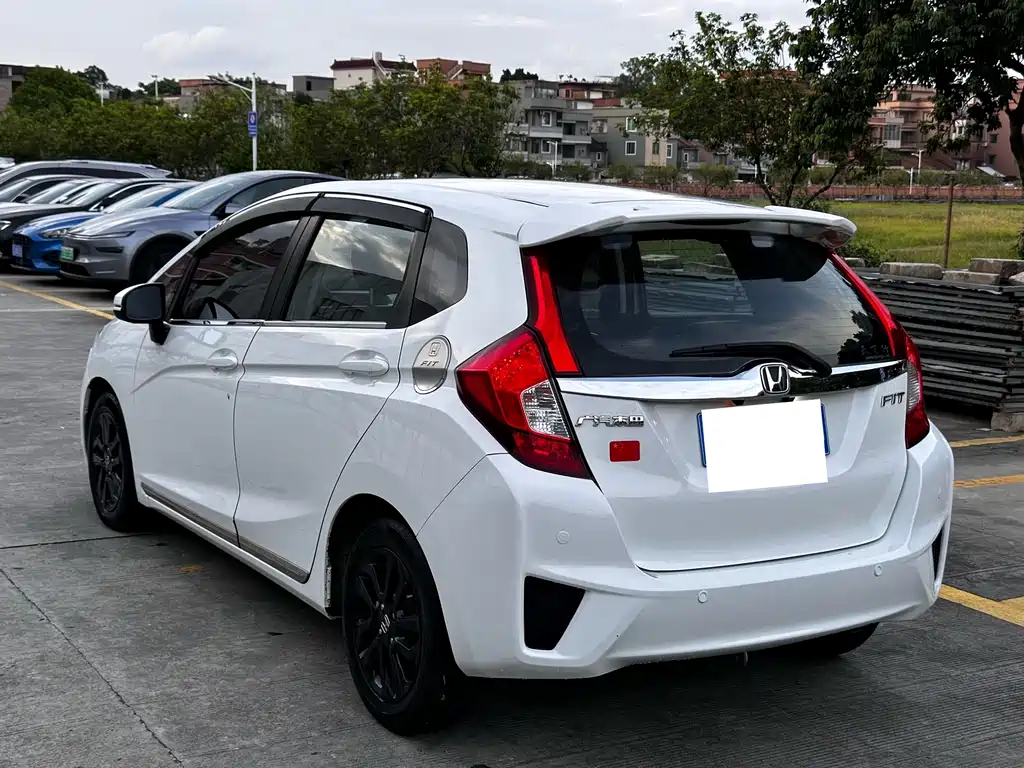 Fit 2016 1.5L SE CVT fashion model купить на сайте DeffCars