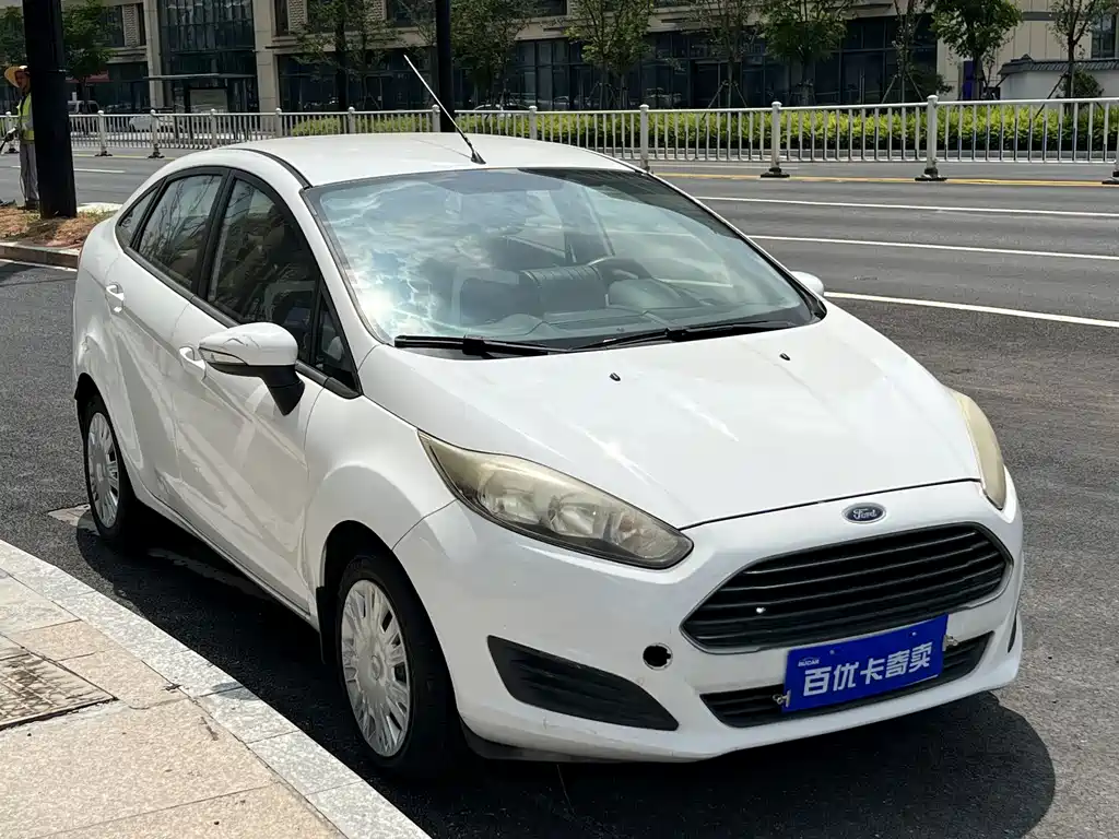 Fiesta 2013 sedan 1.5L manual style купить на сайте DeffCars