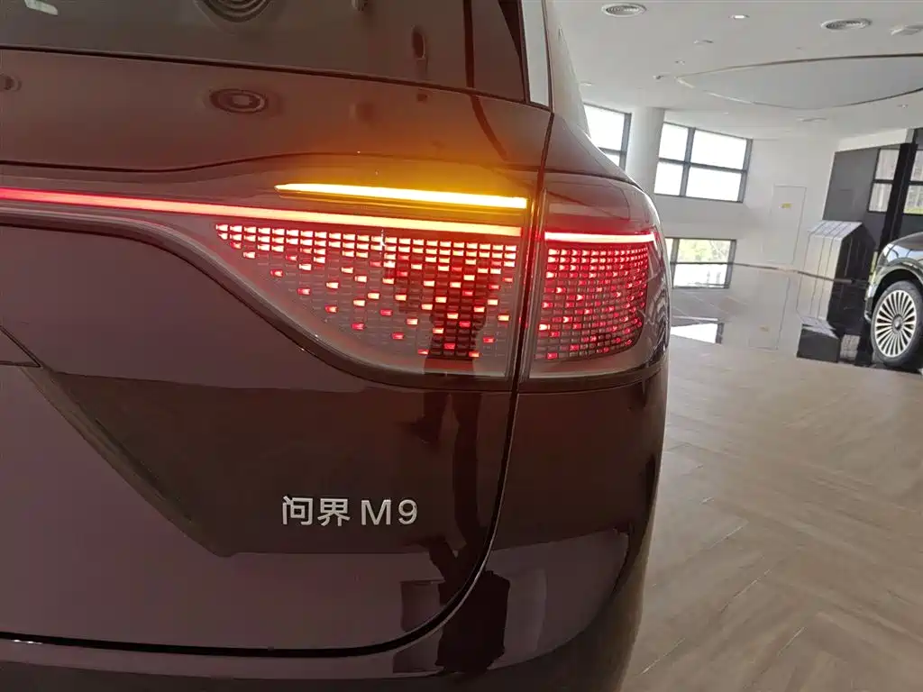 Wenjie M9 2025 extended range Ultra version 52kWh 6-seater version 192-line lidar) купить на сайте DeffCars