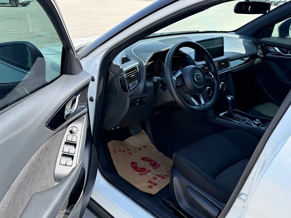 Mazda CX-4 2021 2.0L automatic two-wheel drive Blue Sky Vitality Edition купить на сайте DeffCars