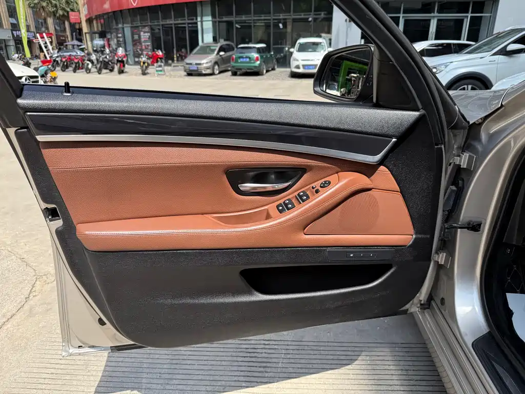 BMW 5 Series 2017 525Li Leading купить на сайте DeffCars