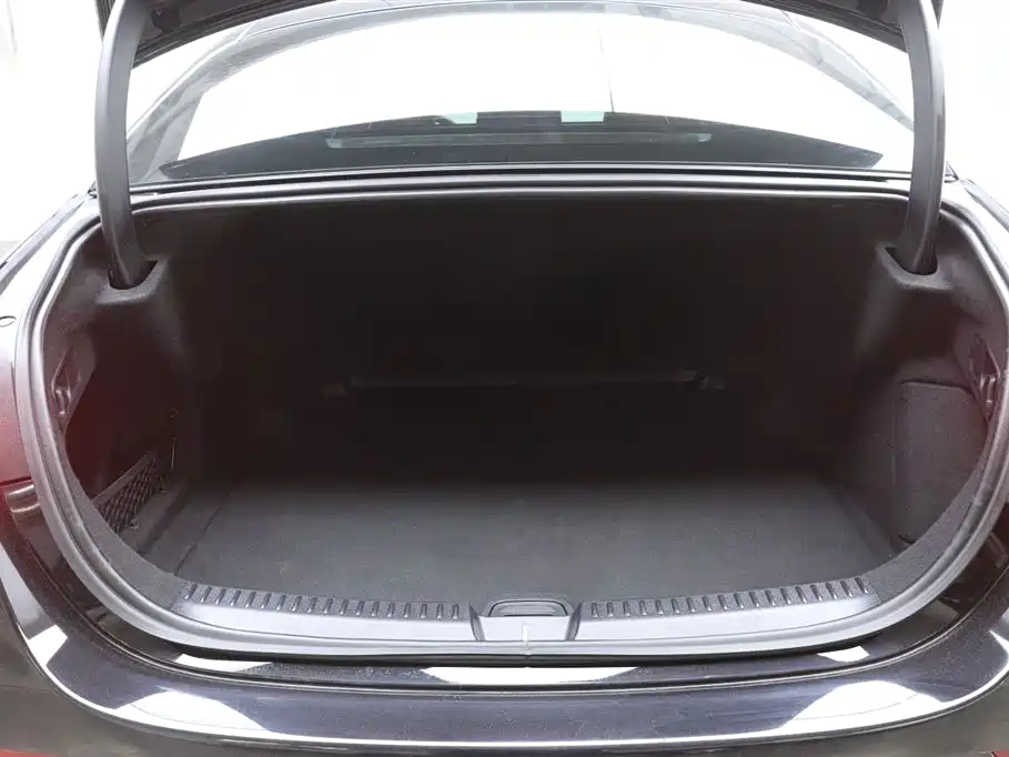 Mercedes-Benz E-Class 2024 E 300 L Luxury Model купить на сайте DeffCars