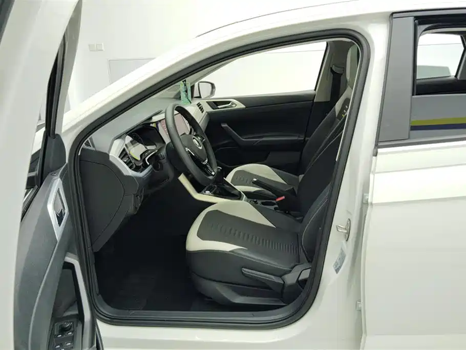 Polo 2021 Plus 1.5L Automatic Colorful Technology Edition купить на сайте DeffCars