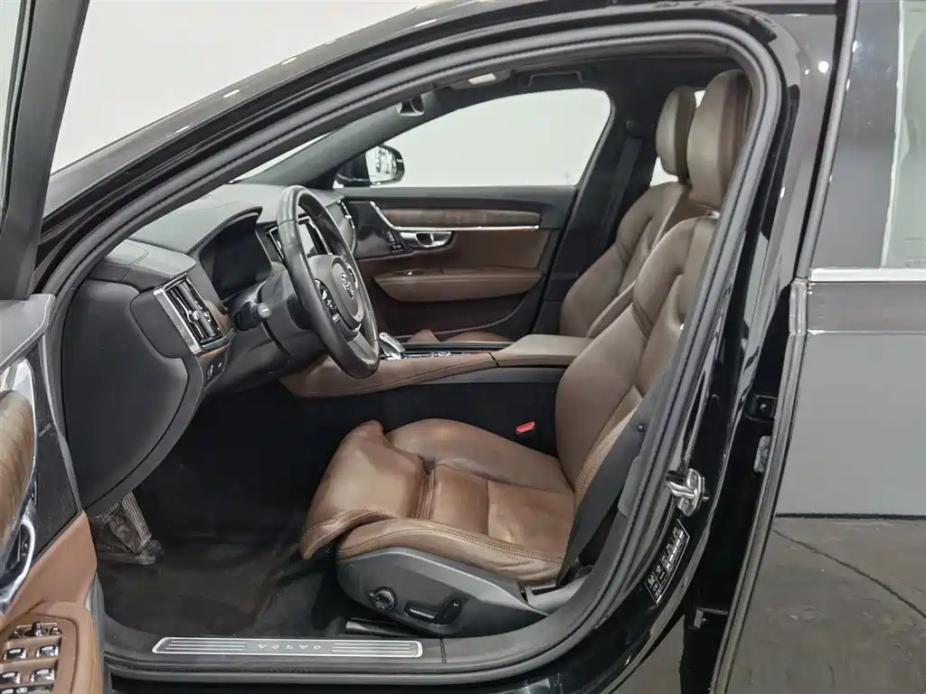 Volvo S90 2021 B5 Zhiyuan Luxury Edition купить на сайте DeffCars