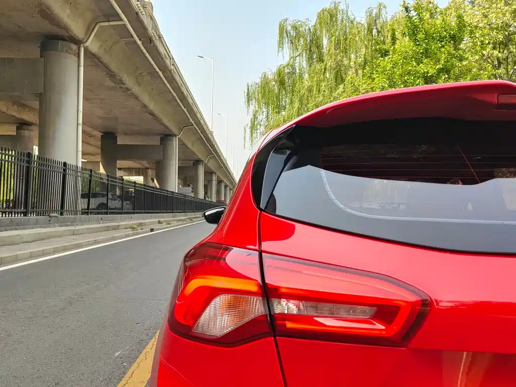 Focus 2020 Hatchback EcoBoost 180 Automatic ST Line купить на сайте DeffCars