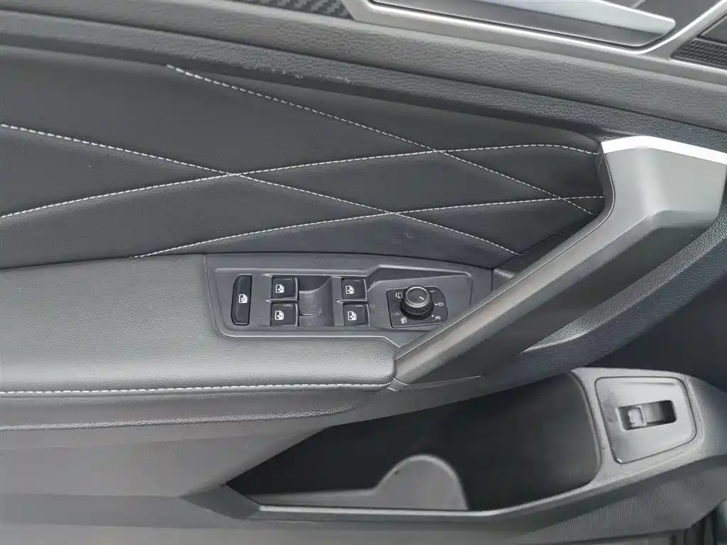 Tiguan L 2024 330TSI automatic two-wheel drive R-Line version купить на сайте DeffCars