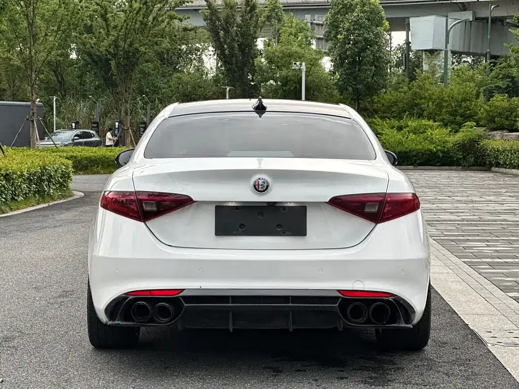 Giulia 2017 2.0T 200HP Deluxe Edition купить на сайте DeffCars