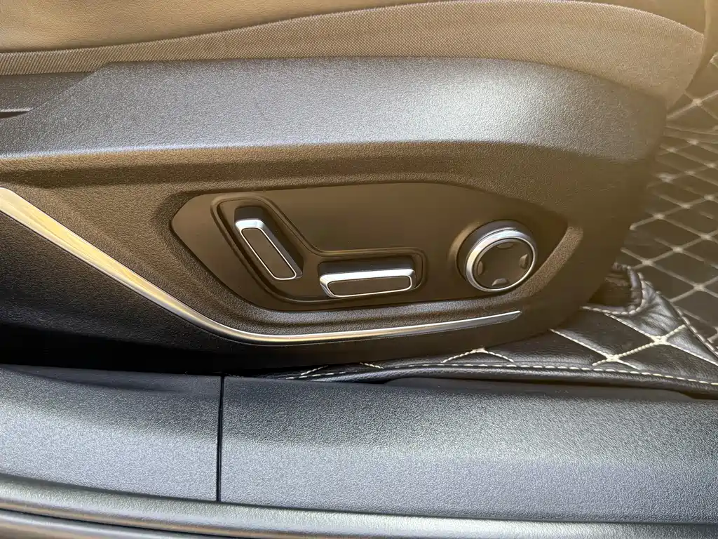 Lynk & Co 03 2022 1.5TD DCT Pro купить на сайте DeffCars