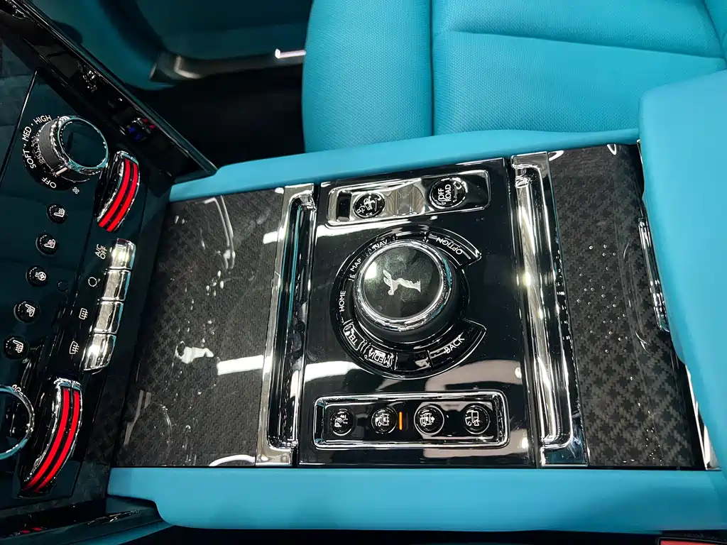 Cullinan 2024 Black Badge купить на сайте DeffCars