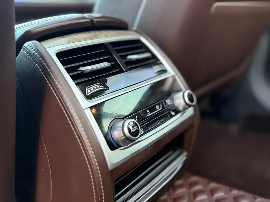 BMW 7 Series 2021 740Li Leading Luxury Package купить на сайте DeffCars