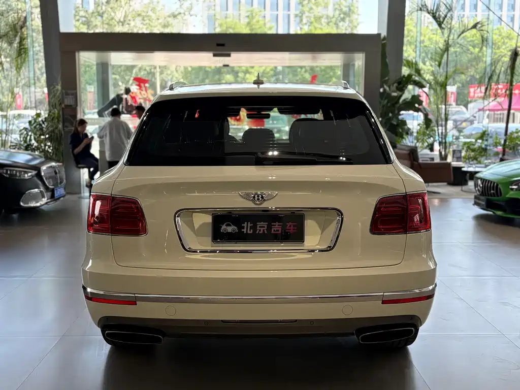 Bentayga 2017 6.0T Standard Edition купить на сайте DeffCars