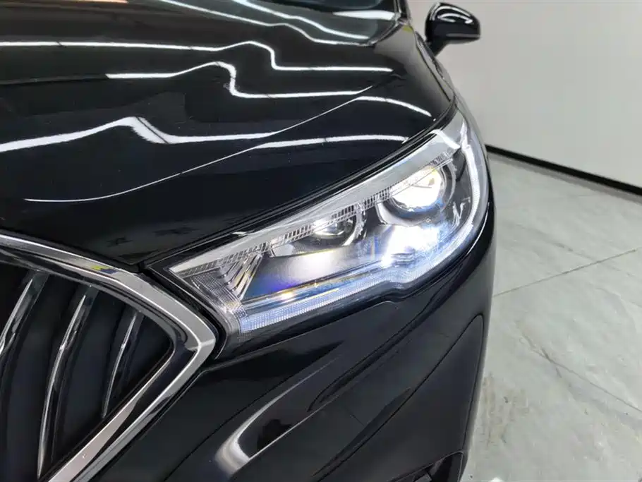 Hongqi H5 2022 Classic 1.8T Automatic Intelligent Connected Flag Rhyme Edition купить на сайте DeffCars