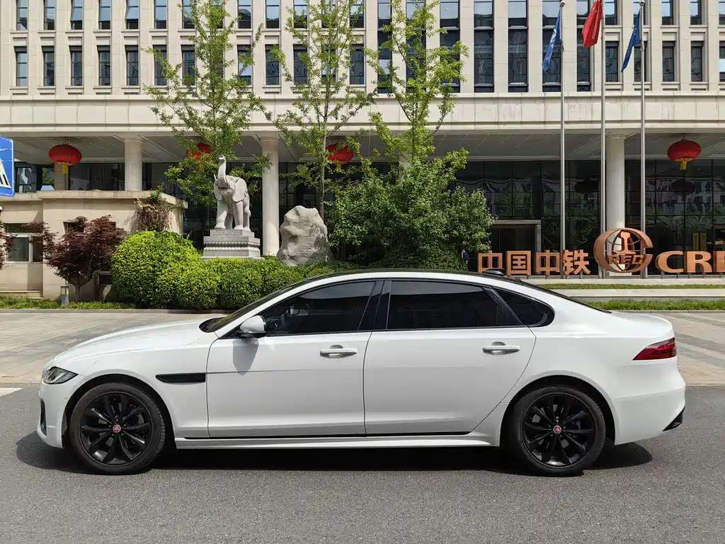 Jaguar XFL 2021 XFL 2.0T P250 four-wheel drive obsidian sports version купить на сайте DeffCars