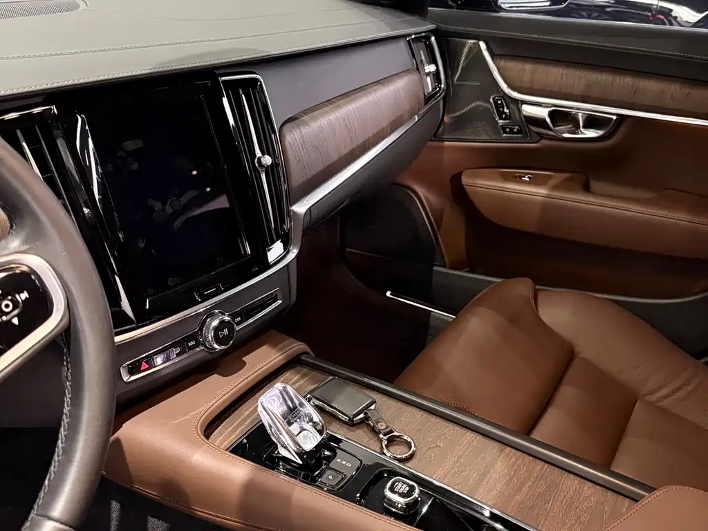 Volvo S90 2024 B5 Zhiyuan Luxury Edition купить на сайте DeffCars