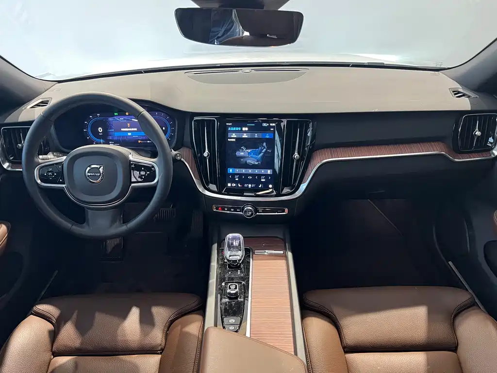 Volvo V60 2023 B5 Zhiyuan Luxury Edition купить на сайте DeffCars