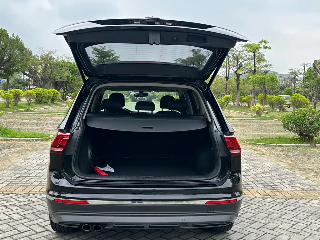Tiguan L 2017 330TSI automatic two-wheel drive luxury version купить на сайте DeffCars