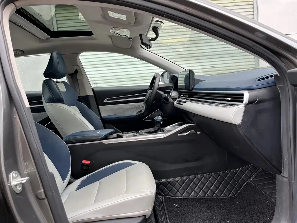Emgrand 2022 4th generation 1.5L CVT flagship model купить на сайте DeffCars