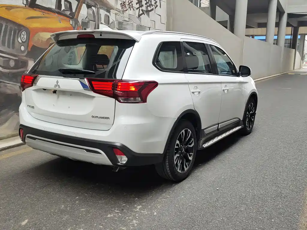 Outlander 2019 2.0L 2WD Enjoy Edition, 5 seats, National VI купить на сайте DeffCars