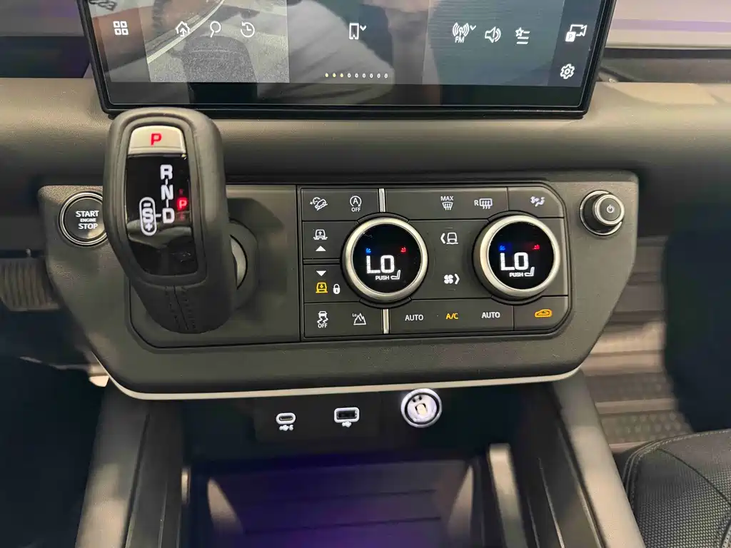Land Rover Defender 2024 110 3.0T P400 X-DYNAMIC HSE купить на сайте DeffCars