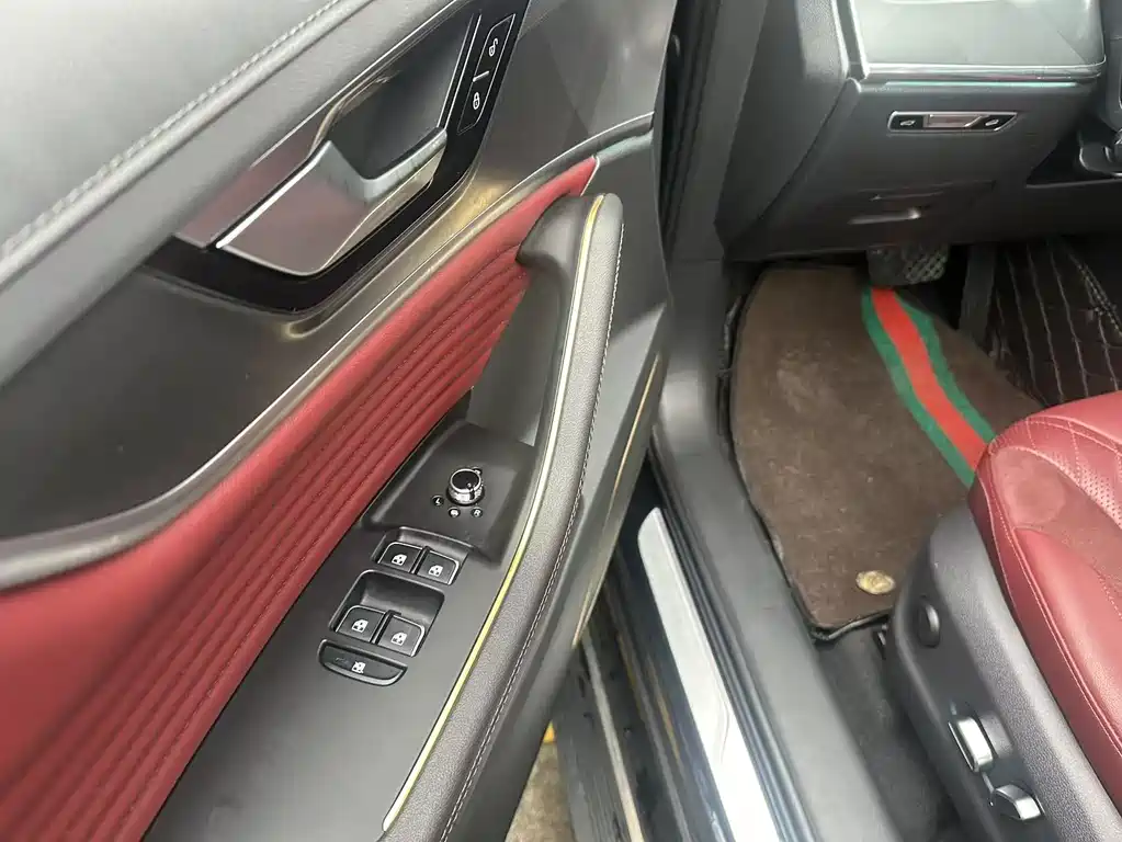 Hongqi HS5 2023 2.0T Qixiang Pro version купить на сайте DeffCars