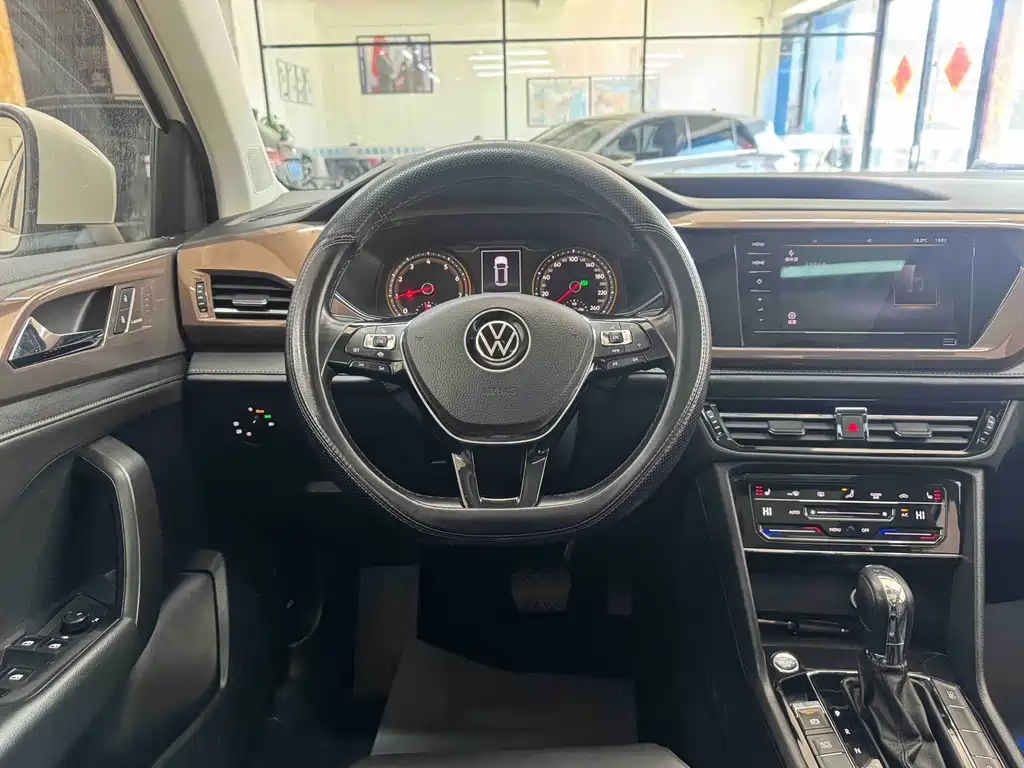 Tuyue 2021 280TSI two-wheel drive luxury version купить на сайте DeffCars