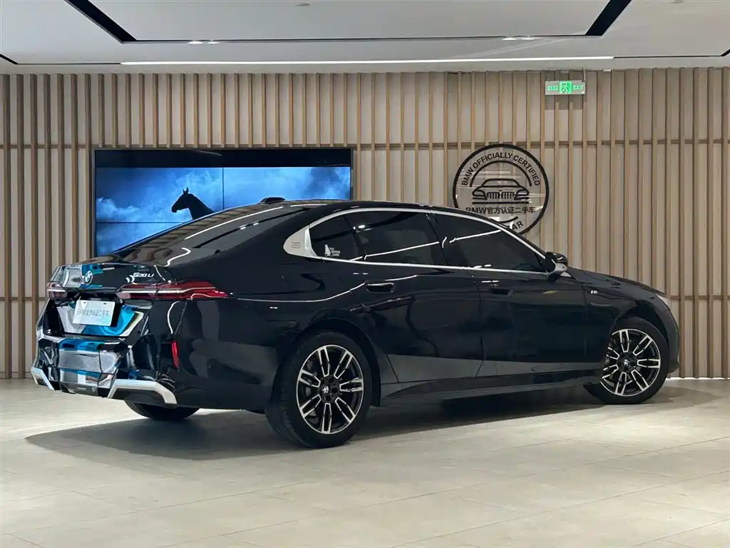 BMW 5 Series 2025 530Li Leading M Sports Package купить на сайте DeffCars