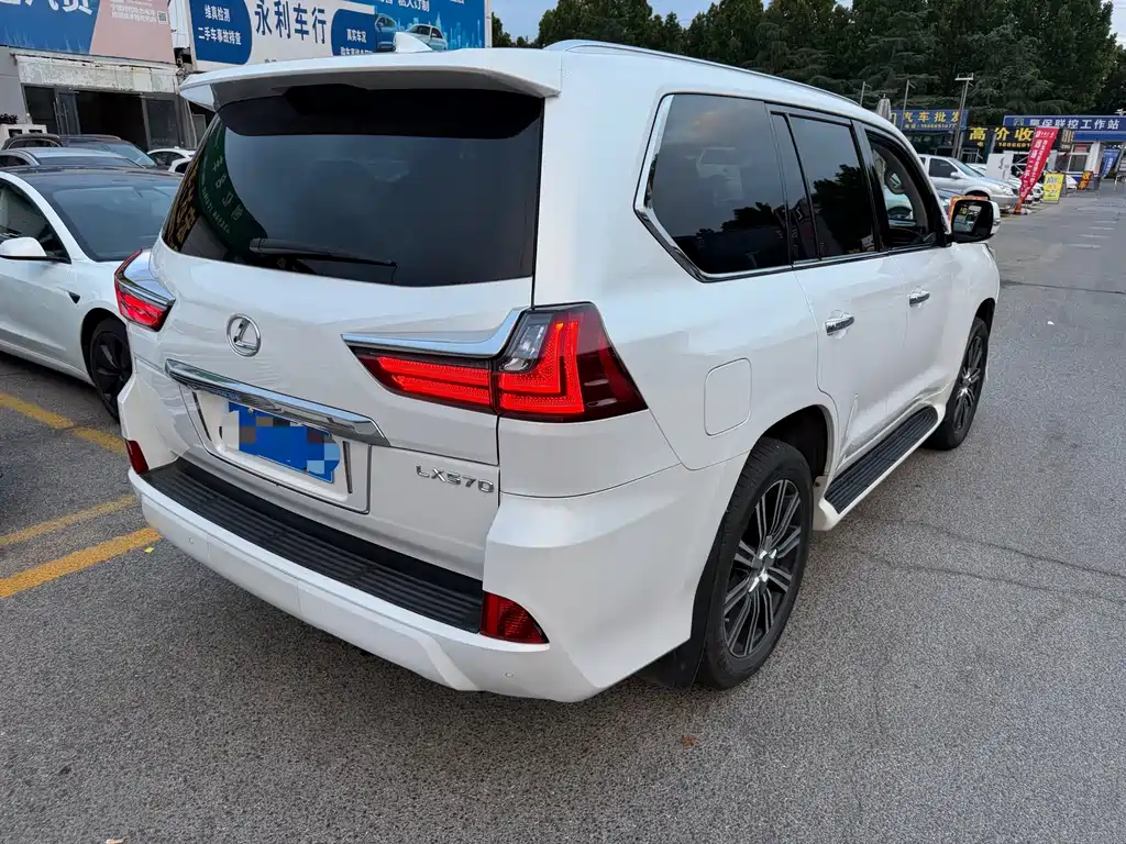 Lexus LX 2017 570 Premium Deluxe Edition купить на сайте DeffCars