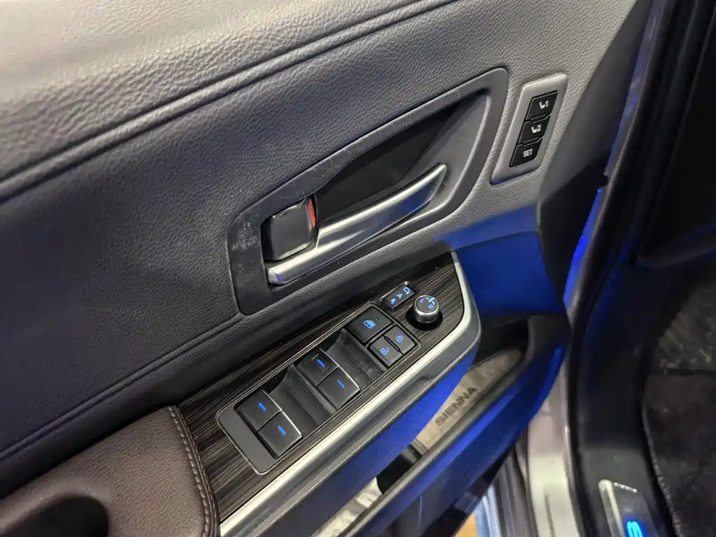 SIENNA 2021 2.5L Hybrid Platinum Edition купить на сайте DeffCars