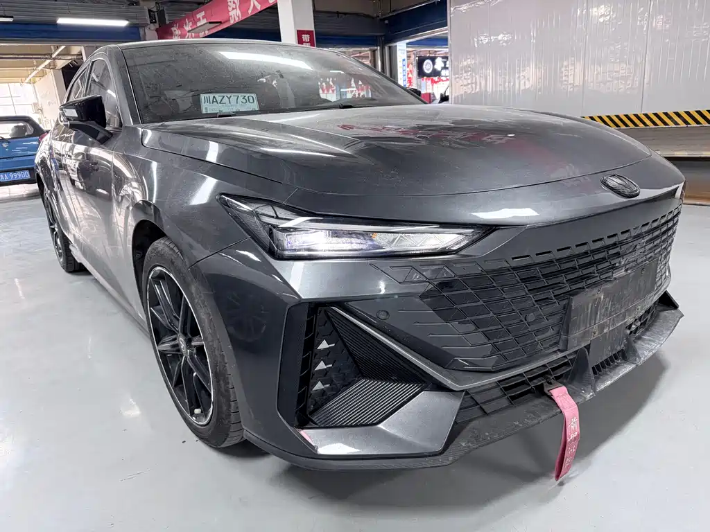 Changan UNI-V 2022 1.5T smart pilot model купить на сайте DeffCars