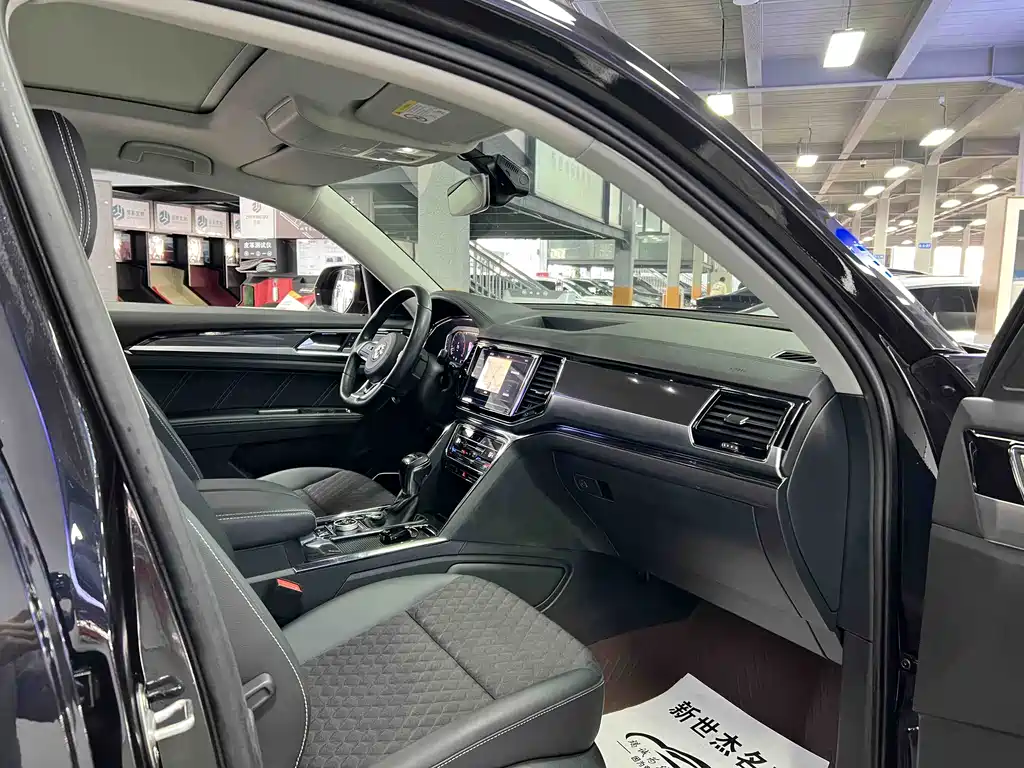 Touron 2020 Touron X facelift 380TSI four-wheel drive luxury version купить на сайте DeffCars
