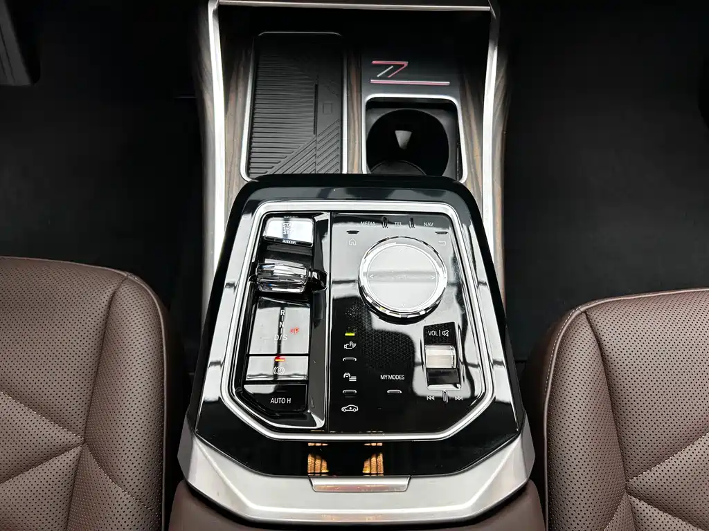 BMW 7 Series 2023 735Li Luxury Package купить на сайте DeffCars
