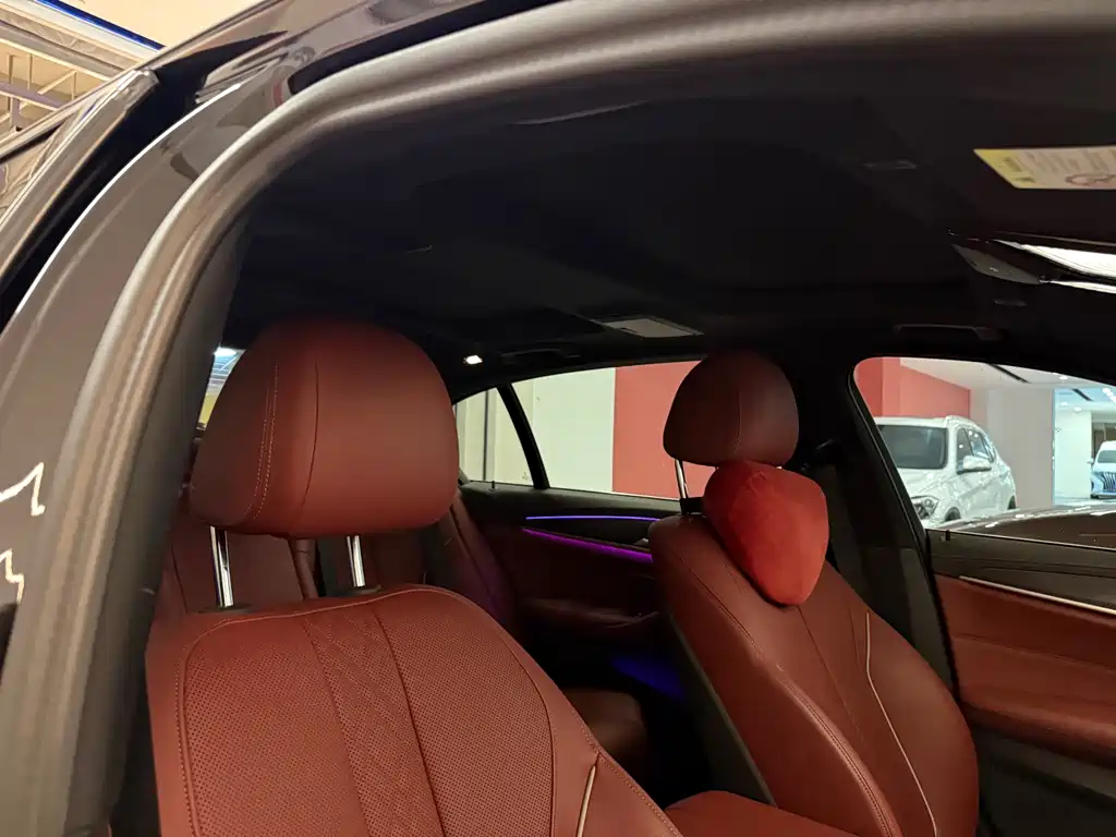 BMW 5 Series 2022 530Li Leading M Sports Package купить на сайте DeffCars