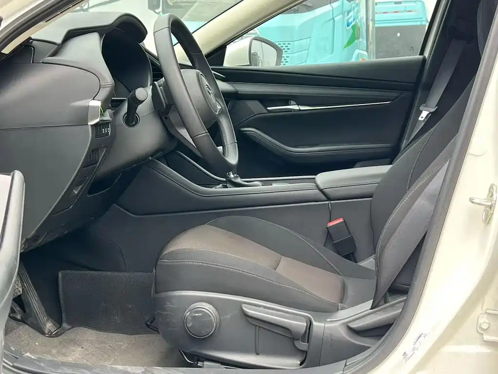Mazda3 Angkesela 2023 2.0L Automatic Premium Edition купить на сайте DeffCars
