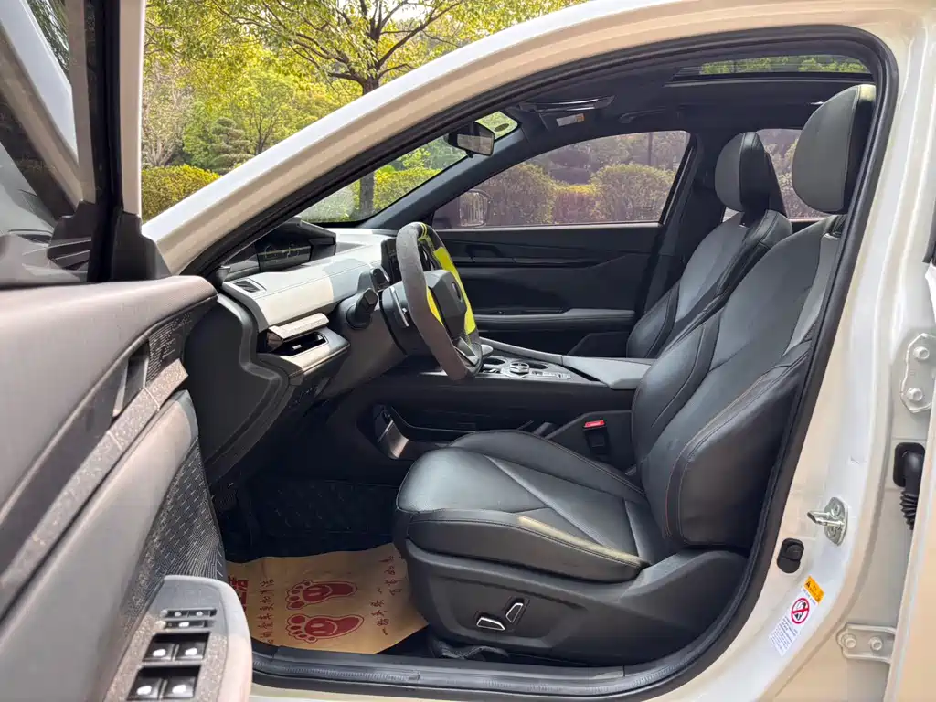 Changan UNI-V 2022 1.5T premium model купить на сайте DeffCars