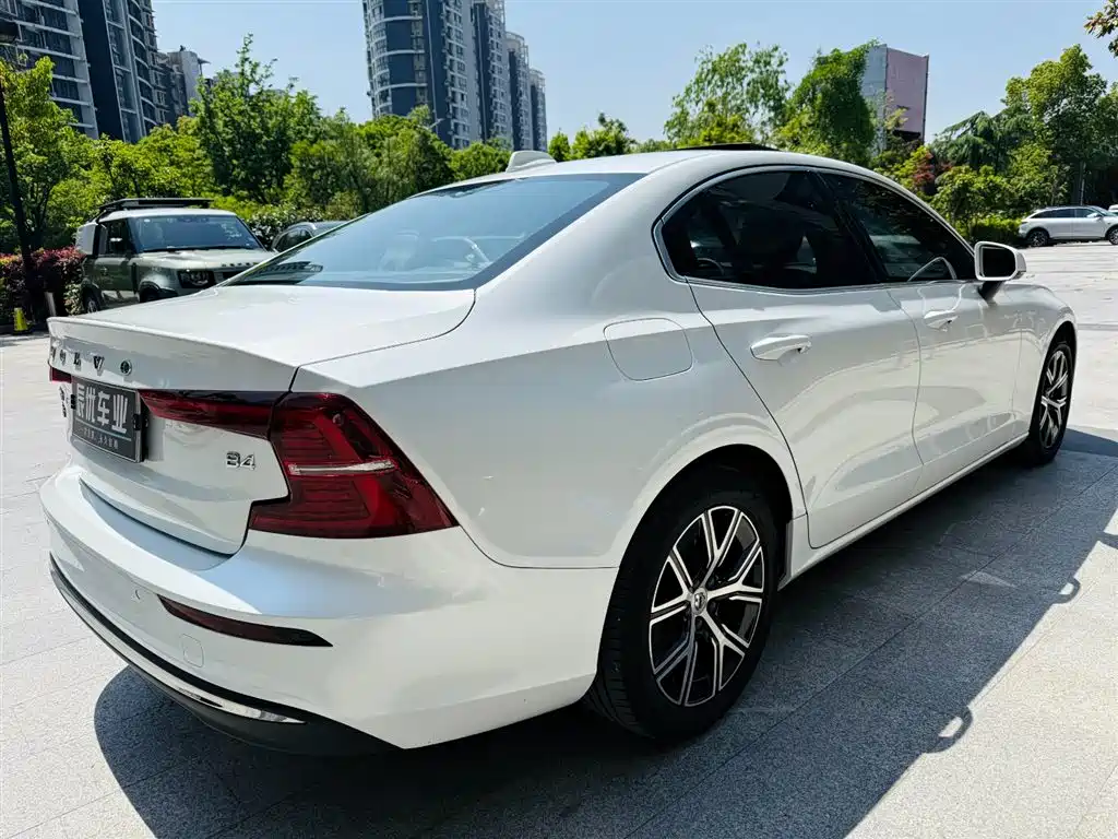 Volvo S60 2023 B4 Zhiyi Luxury Edition купить на сайте DeffCars