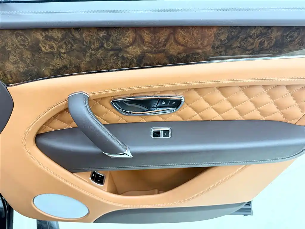 Bentayga 2016 6.0T Standard Edition купить на сайте DeffCars