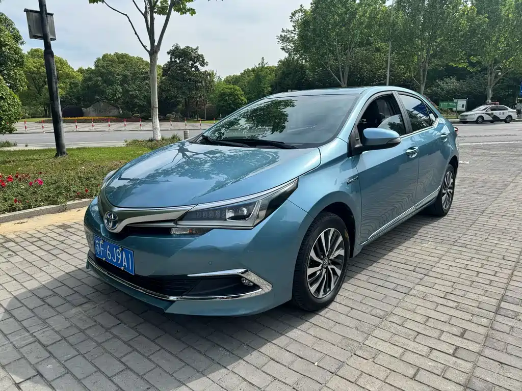 Corolla 2017 facelift dual engine 1.8L E-CVT elite version купить на сайте DeffCars