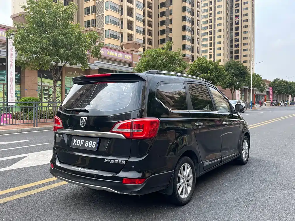 Baojun 730 2016 1.5L manual comfort type 7 seats National V купить на сайте DeffCars