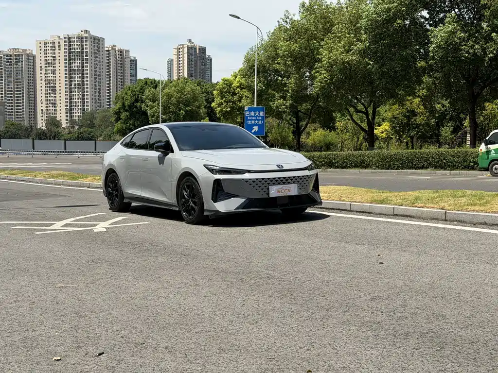 Changan UNI-V 2024 1.5T Premium купить на сайте DeffCars