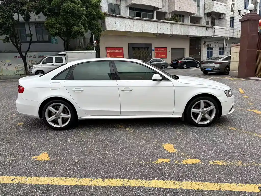 Audi A4L 2015 35 TFSI automatic standard купить на сайте DeffCars