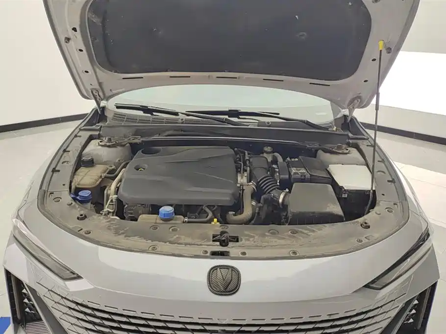 Changan UNI-V 2022 1.5T premium model купить на сайте DeffCars