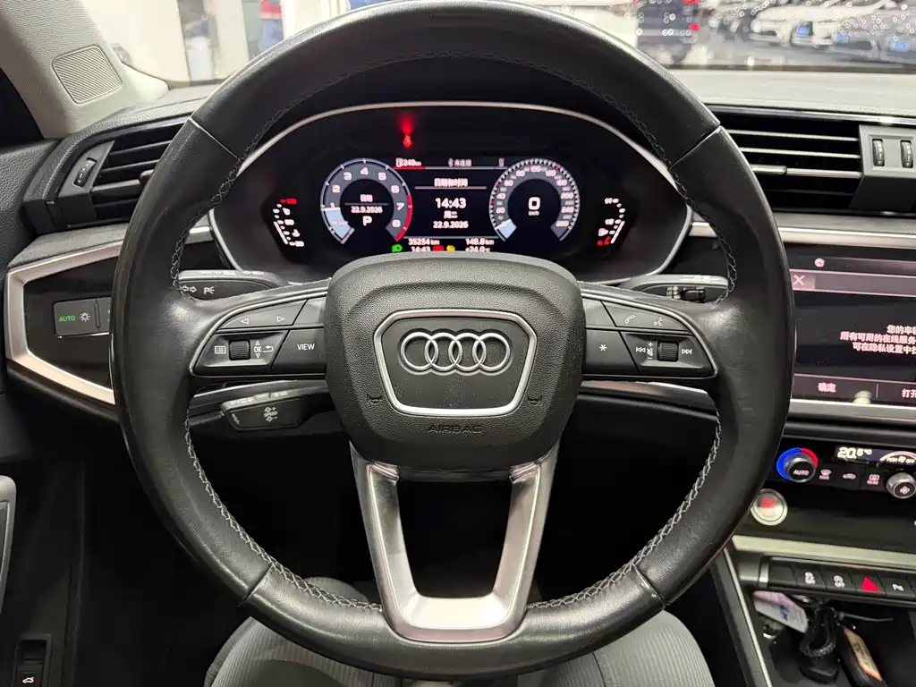 Audi Q3 2022 35 TFSI aggressive and dynamic купить на сайте DeffCars