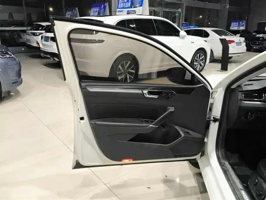 Passat 2016 330TSI DSG Royal Edition купить на сайте DeffCars