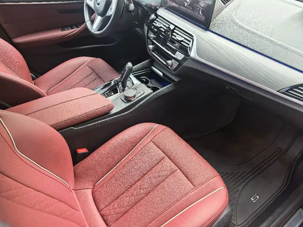 BMW 5 Series 2023 530Li Leading M Sports Package купить на сайте DeffCars