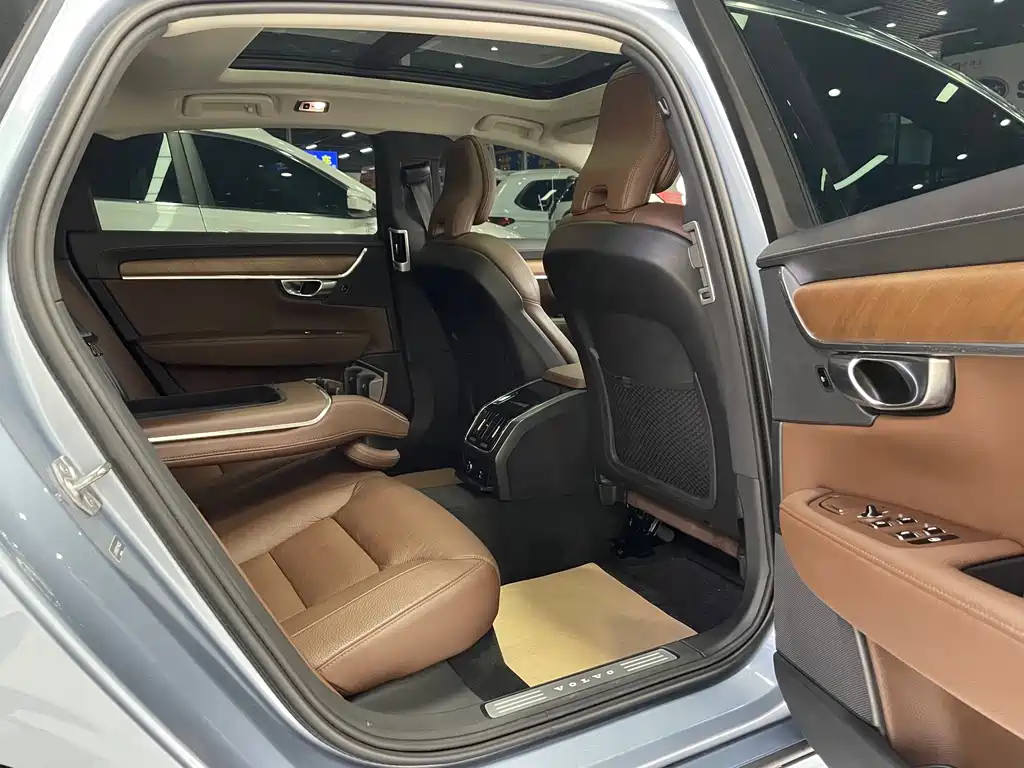 Volvo S90 2020 T5 Zhiyuan Luxury Edition купить на сайте DeffCars