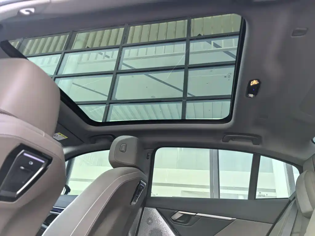 BMW 5 Series 2025 530Li Leading M Sports Package купить на сайте DeffCars