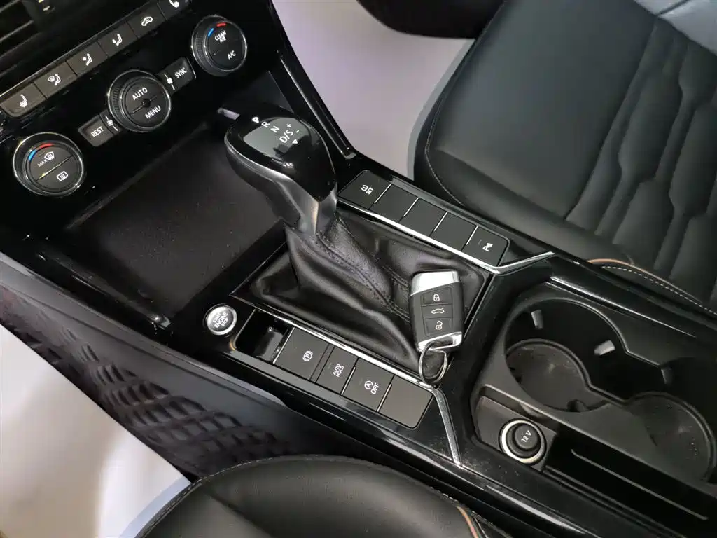 Passat 2019 330TSI Elite Edition National VI купить на сайте DeffCars